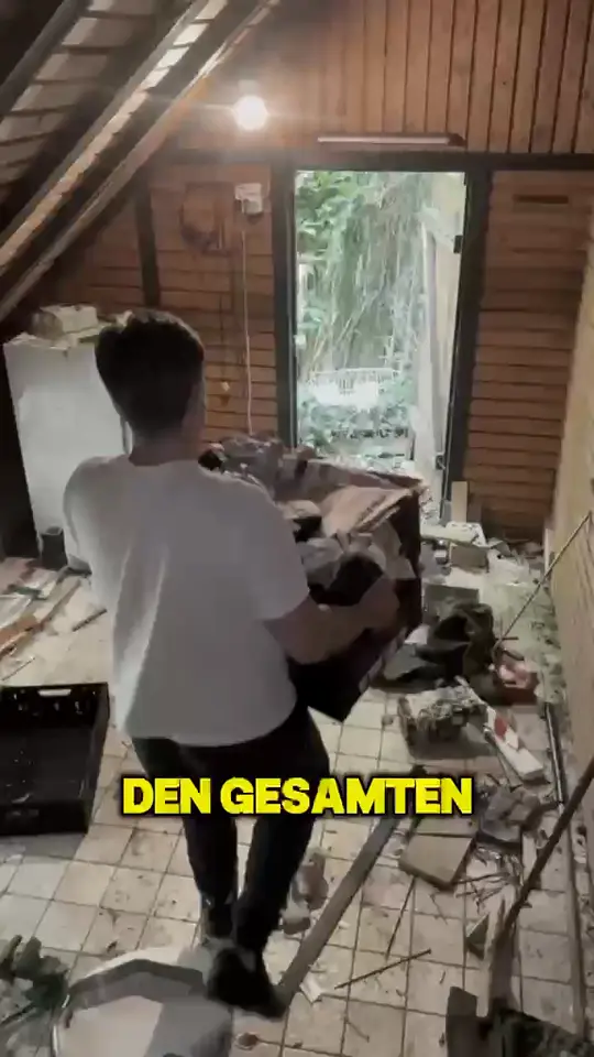 Unser Team beim Abbau von Möbeln
